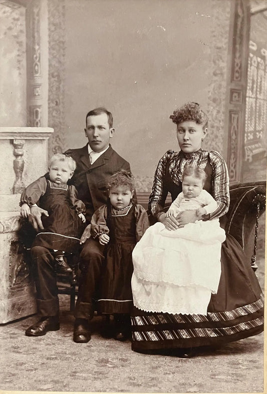 A Victorian Family - Atherton - Reed City, Michigan - Vintage Carte de Visite