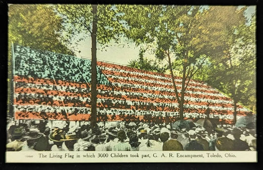 The Living Flag in which 3000 Children took part. G.A.R. Encampment, Toledo, Ohio - Vintage Postcard