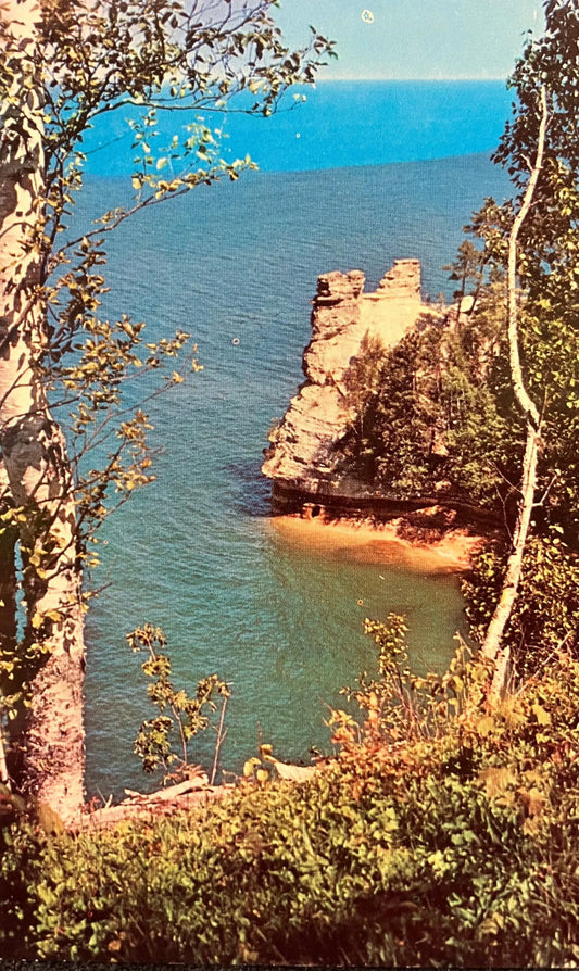 Miner’s Castle in Munising, Michigan - Vintage Lakeside Postcard