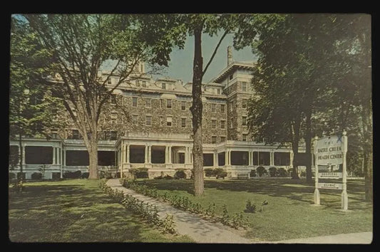 Battle Creek Health Center, Battle Creek, Michigan - Vintage Postcard