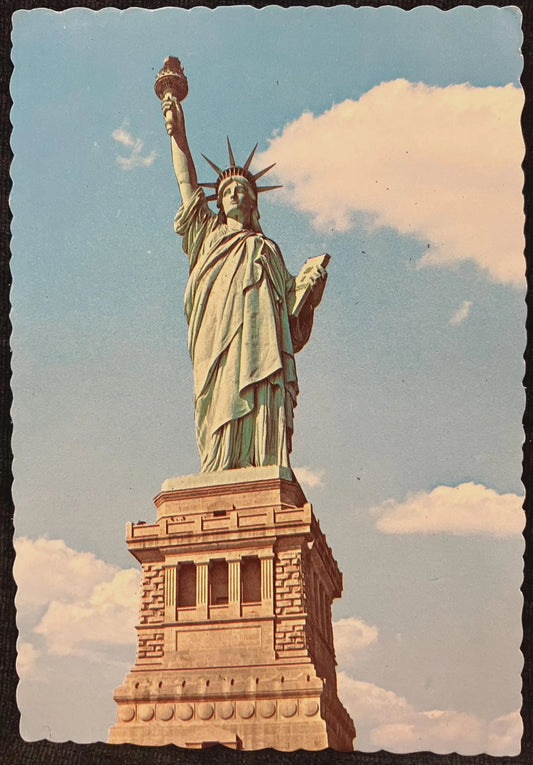 Statue of Liberty National Monument, Liberty Island, New York - Vintage Serated Edge Postcard