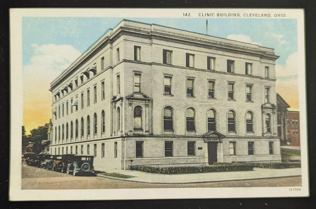 Clinic Building, Cleveland, Ohio - Vintage Postcard