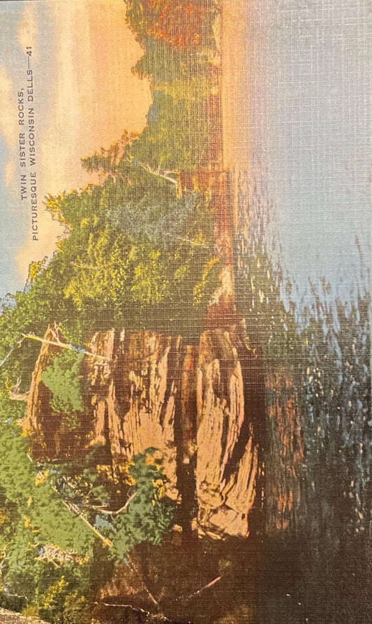 Twin Sister Rocks, Picturesque Wisconsin Dells, Wisconsin - Vintage Postcard